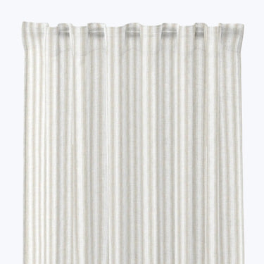 Anna multibandslängder i linnefärg, 2-pack gardiner i 100 % bomull med diskret randigt mönster.