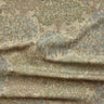 Närbild av möbeltyget Aran med naturinspirerat klassiskt mönster i gröna och beige toner.