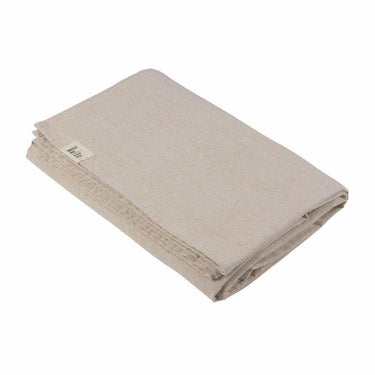 Vikt Vide bordsduk i den ljusa beige färgen sand, tillverkad av återvunnen bomull och polyester