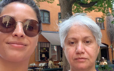 Mor och dotter som driver Koyan och Amel Tyg & Sy, med lång erfarenhet av sömnad och textilier