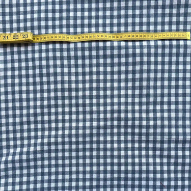 Rutigt tyg Bo i blå färg, 80 % bomull och 20 % polyester, för inredning.