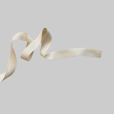 Offwhite naturfärgat bomullsband i 100 % bomull, 2 cm brett, för kantning och upphängning