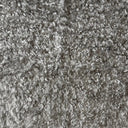 Närbild av Dolly möbeltyg i 100 % polyester med mjuk, strukturerad yta i ljusgrå nyans.