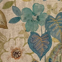 Joline inredningstyg med blommigt mönster i dämpade blå och gröna nyanser, mjuk viskos- och linblandning med naturlig struktur
