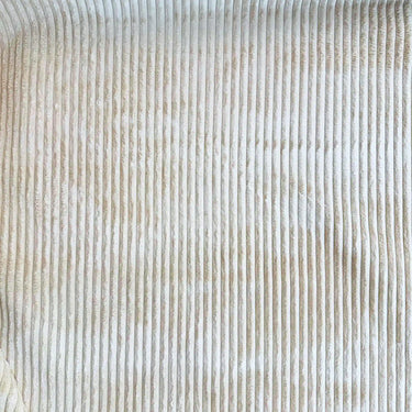 Milton möbeltyg i ribbad sammet på metervara i färgen Off White med tydlig ribbad struktur.