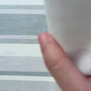 Video som visar Saltö uteväv på nära håll med fokus på struktur, randmönster och materialets kvalitet.